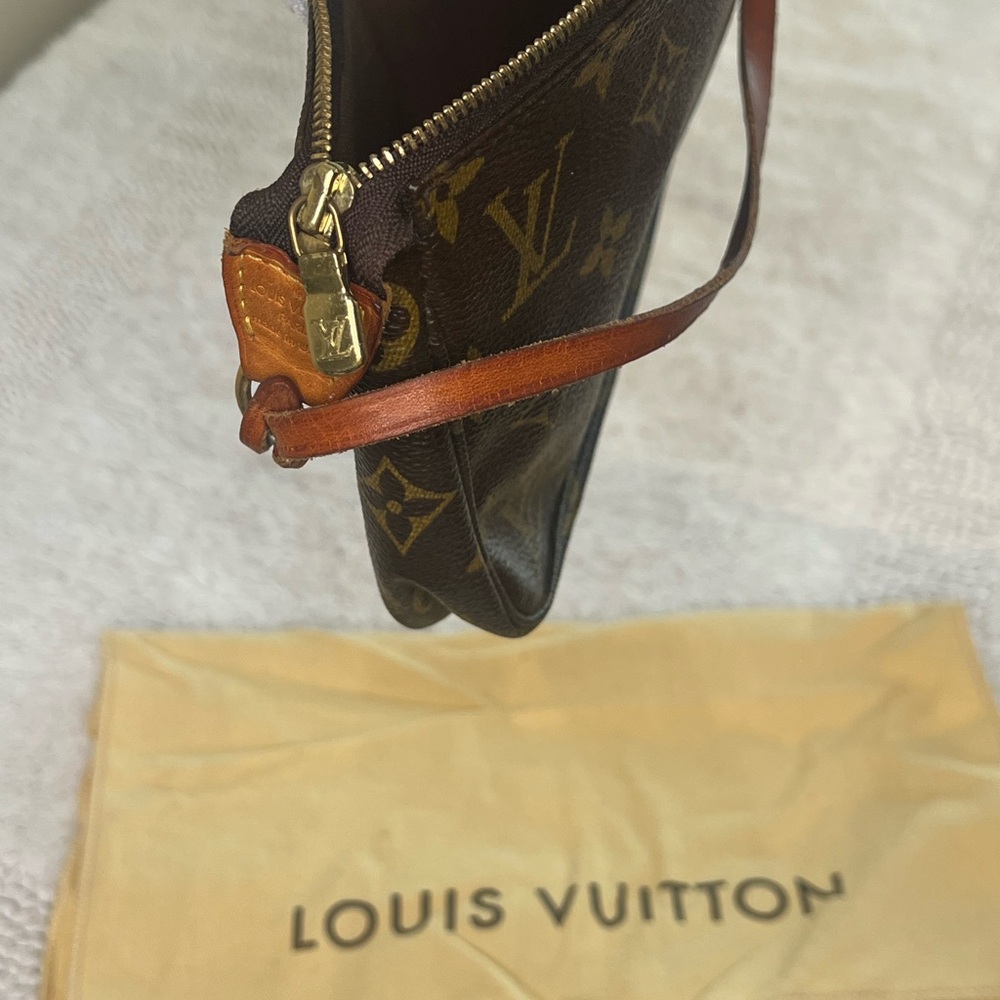 Louis Vuitton Monogram Pochette Accessoires Shoulder Bag LV Clutch - Picture 11 of 13